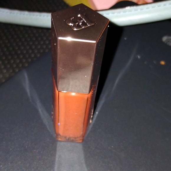 3/$30 NIB Fenty Beauty Gloss Bomb Universal LipLuminizer- Fenty Glow - Picture 4 of 5